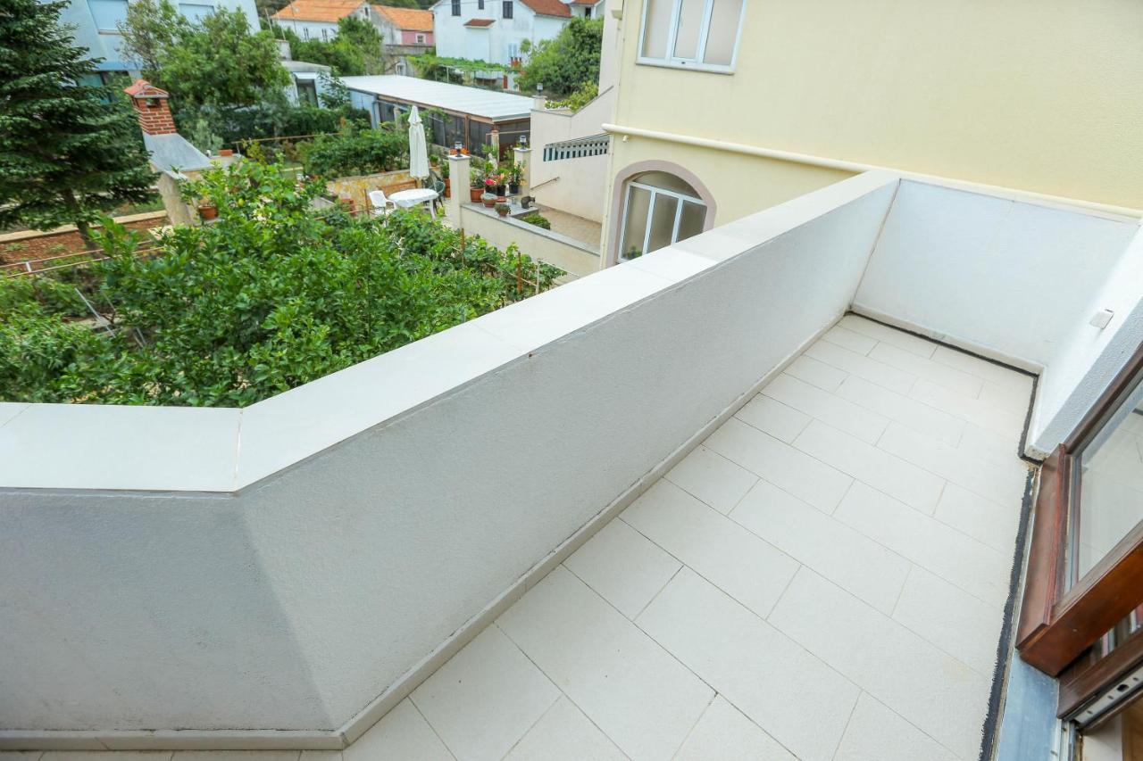 Apartments Maslina Božava Eksteriør bilde