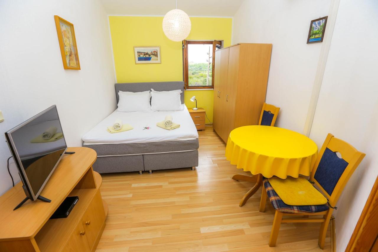 Apartments Maslina Božava Eksteriør bilde